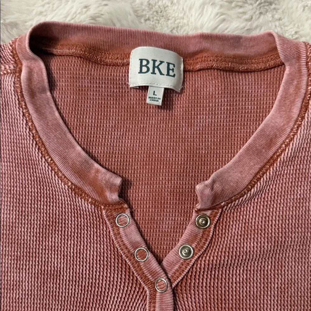 BKE Women's Coral Henley Tee - Picture 4 of 6
